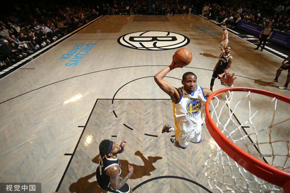 与竞争的足 与竞争的足